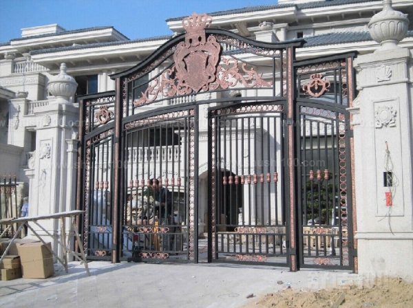 别墅室外门如何清除钻污 清楚铝钻污学问大