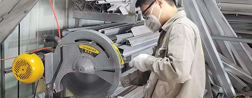 铝艺护栏生产厂家为何使用静电粉末喷涂技术？